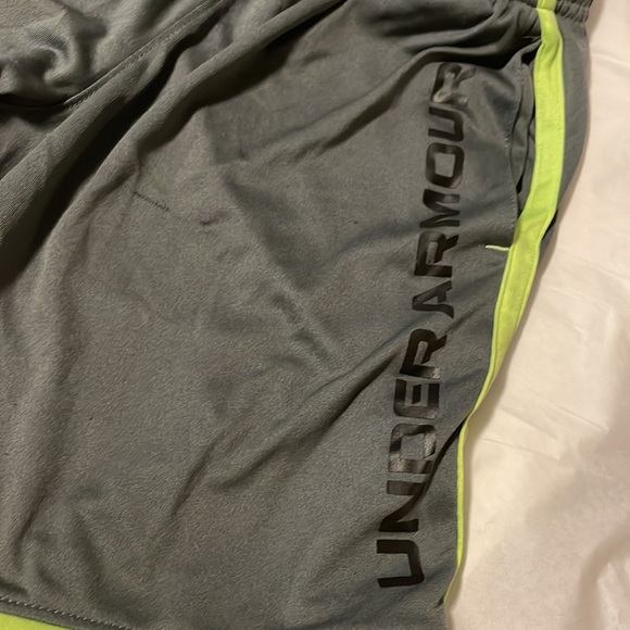 Boys under armour athletic shorts size s - Picture 3 of 5